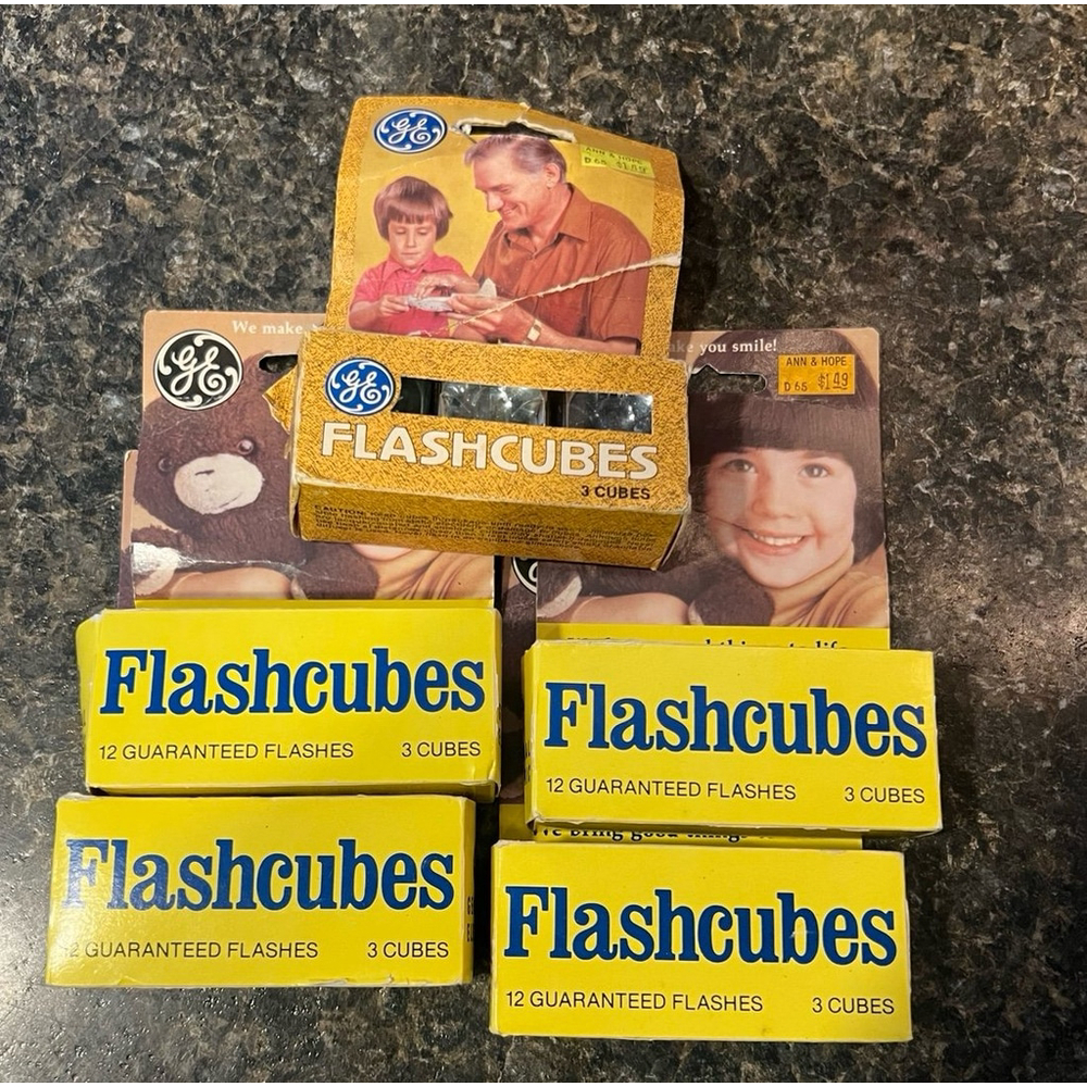 5 Boxes of Retro GE Flashcubes
